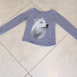 Light blue shirt with a wolf